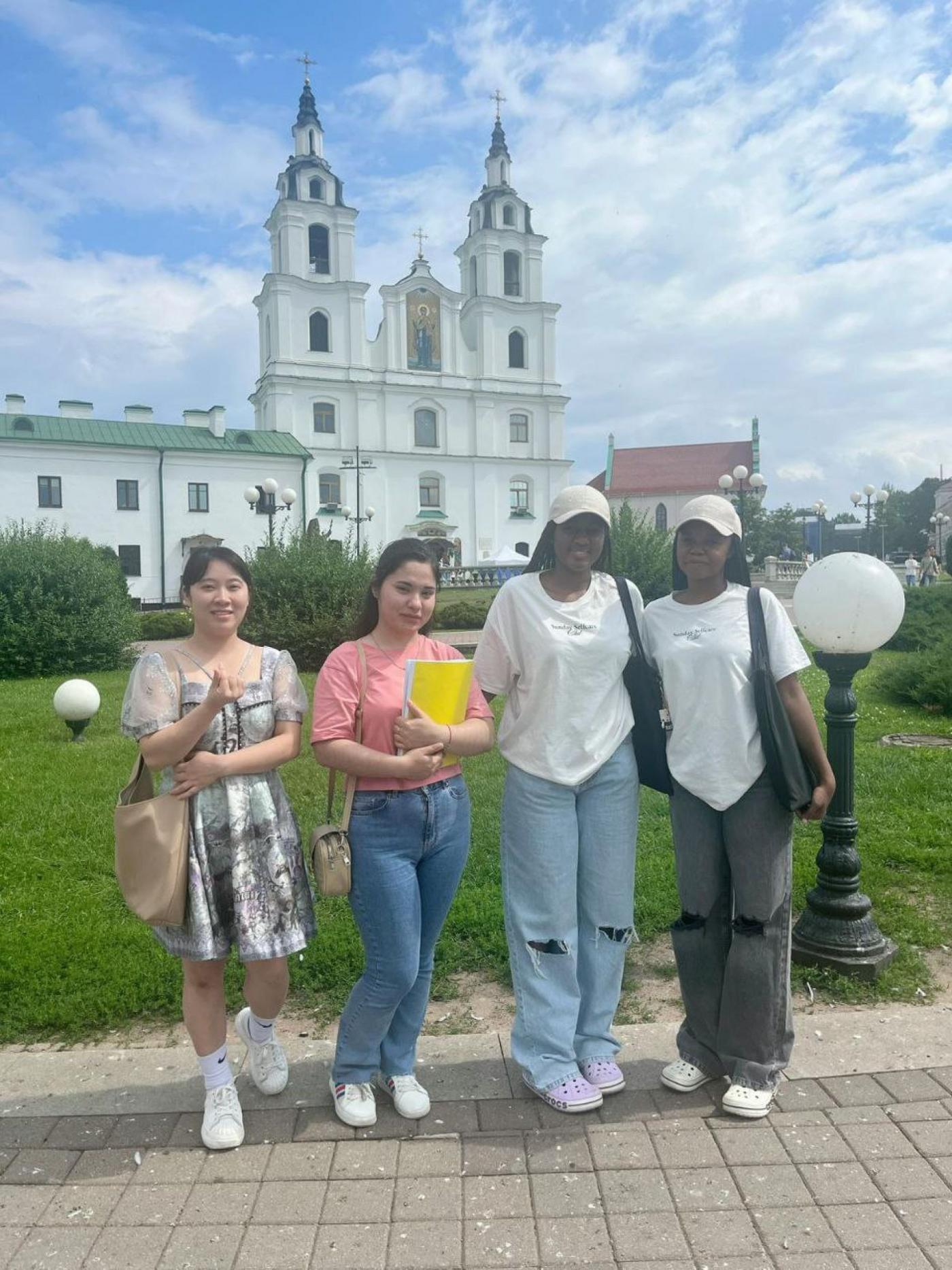 Слушатели подготовительного отделения ФМС ознакомились с историческим центром Минска